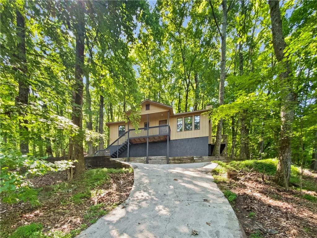 2 bedroom, 2 bathroom, 880 sq ft single family residence for sale at 764 Chestnut Cove Trail, Jasper, GA 30143