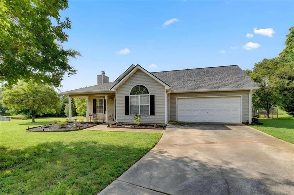 3 bedroom, 2 bathroom single family residence sold at 915 Cove Place, Locust Grove, GA 30248