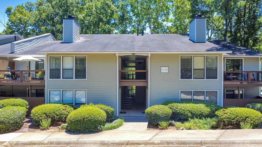 1 bedroom, 1 bathroom, 1,043 sq ft condominium sold at 513 Park Ridge Circle, Marietta, GA 30068