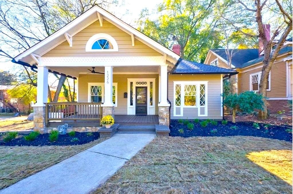 3 bedroom, 2 bathroom, 1,833 sq ft single family residence for sale at 1226 Greenwich Street, Atlanta, GA 30310