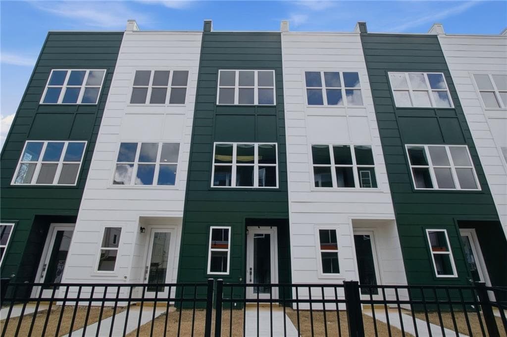 2 bedroom, 3 bathroom, 1,550 sq ft townhouse for sale at 2029 Memorial Drive 48, Atlanta, GA 30317