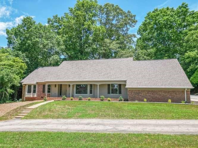 4 bedroom, 4 bathroom, 4,148 sq ft single family residence under contract at 3216 Golf Club Drive, Gainesville, GA 30506