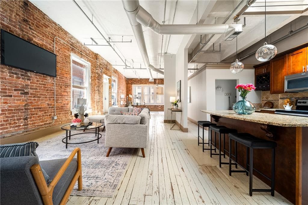 1 bedroom, 1 bathroom, 1,170 sq ft condominium under contract at 215 Mitchell Street 18, Atlanta, GA 30303