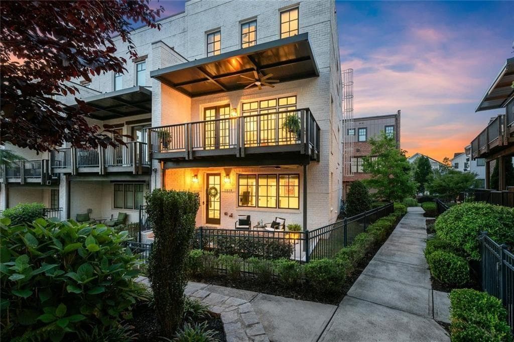 4 bedroom, 4 bathroom, 2,350 sq ft townhouse sold at 1910 Bay Line Lane, Atlanta, GA 30318