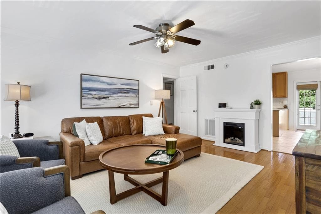 2 bedroom, 2 bathroom, 1,050 sq ft condominium sold at 1101 Collier Road P5, Atlanta, GA 30318