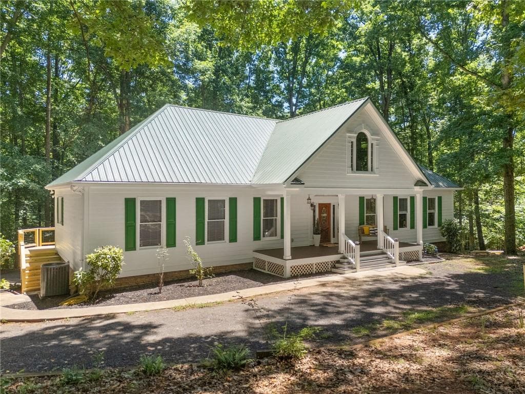 4 bedroom, 3 bathroom, 3,500 sq ft single family residence for sale at 3807 Al Mangum Road, Talmo, GA 30575