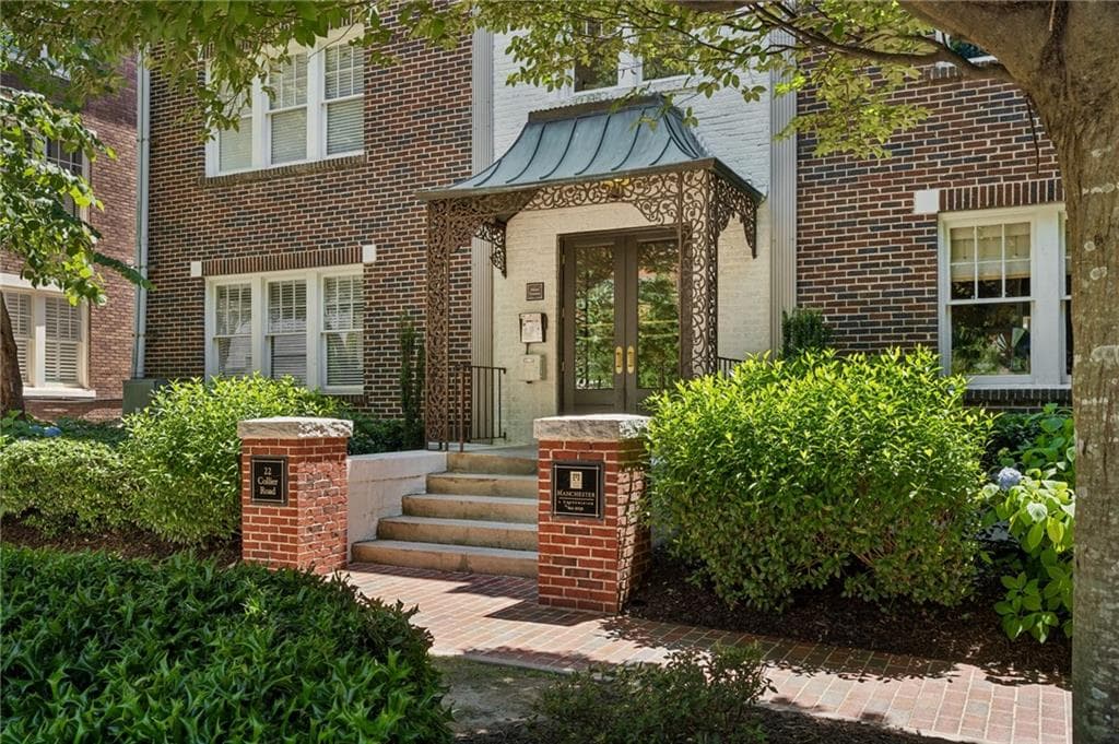 1 bedroom, 1 bathroom, 990 sq ft condominium sold at 22 Collier Road 7, Atlanta, GA 30309