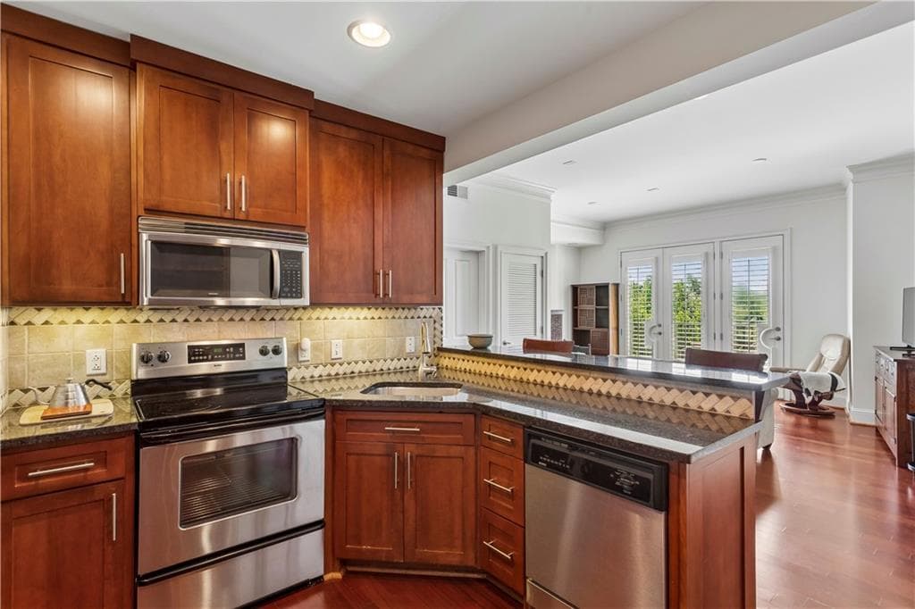 1 bedroom, 1 bathroom, 601 sq ft condominium sold at 2277 Peachtree Road 501, Atlanta, GA 30309