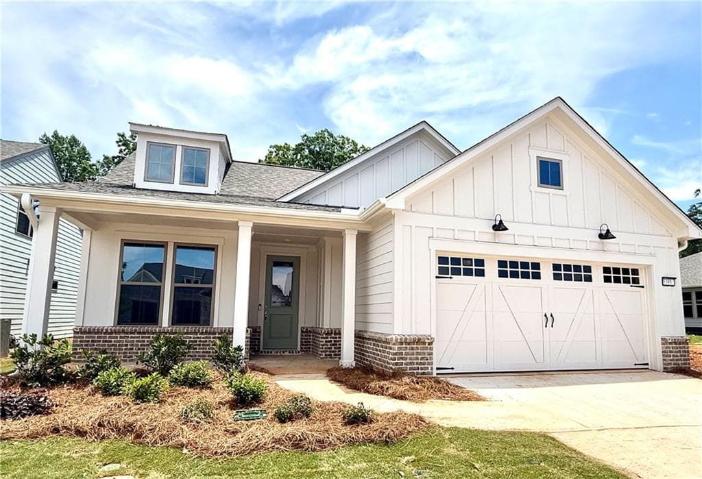 2 bedroom, 2 bathroom, 2,039 sq ft single family residence sold at 5395 Miravista Way, Hoschton, GA 30548