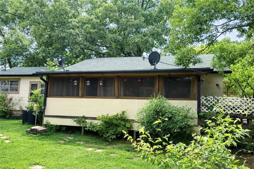 3 bedroom, 2 bathroom, 1,996 sq ft single family residence sold at 28 8th Street, Emerson, GA 30137