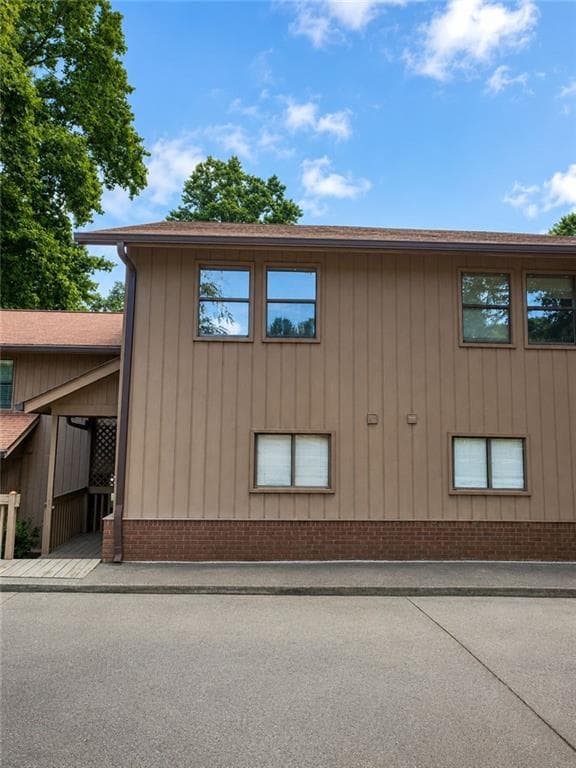 2 bedroom, 3 bathroom, 1,372 sq ft townhouse for sale at 1102 Pine Tree Drive 1102, Buford, GA 30518