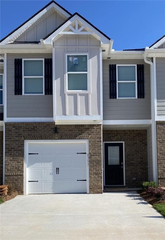 3 bedroom, 3 bathroom, 1,623 sq ft townhouse sold at 8314 Columbia Court, Palmetto, GA 30268