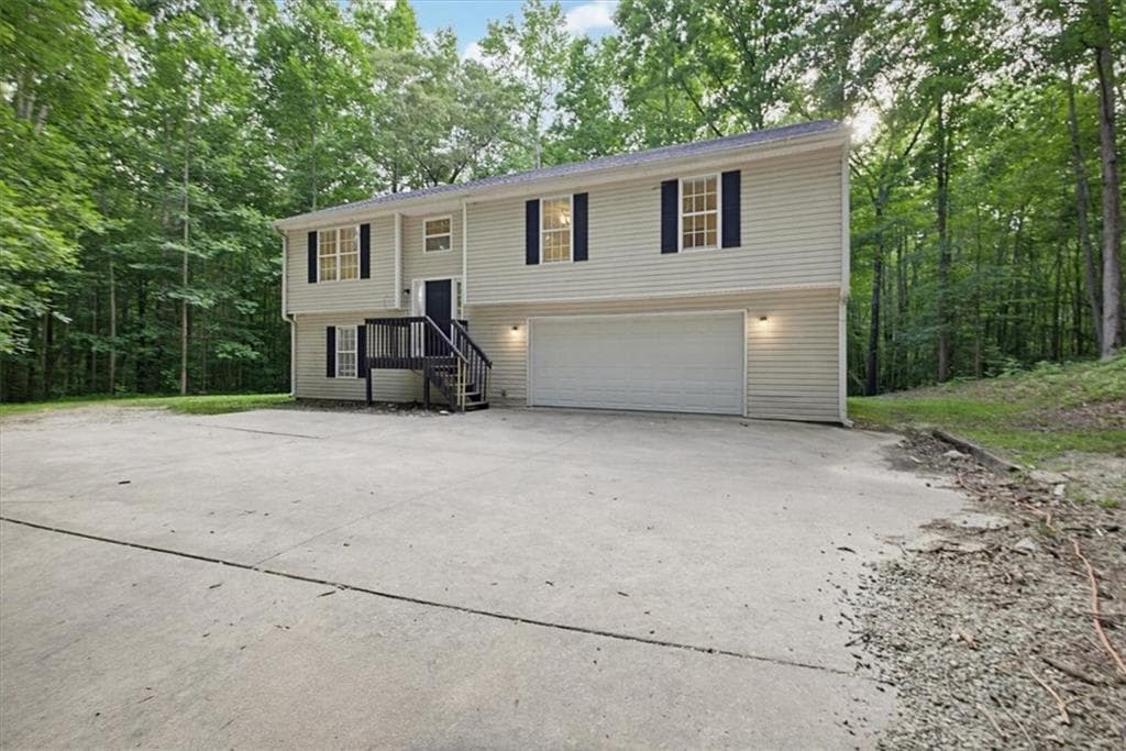 3 bedroom, 3 bathroom, 2,149 sq ft single family residence sold at 5020 Loving Road, Flowery Branch, GA 30542