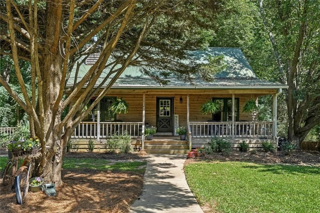4 bedroom, 2 bathroom, 2,560 sq ft single family residence for sale at 475 Pendergrass Road, Winder, GA 30680
