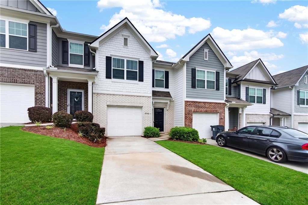 3 bedroom, 3 bathroom, 1,540 sq ft townhouse for sale at 5705 Union Pointe Drive, Union City, GA 30291