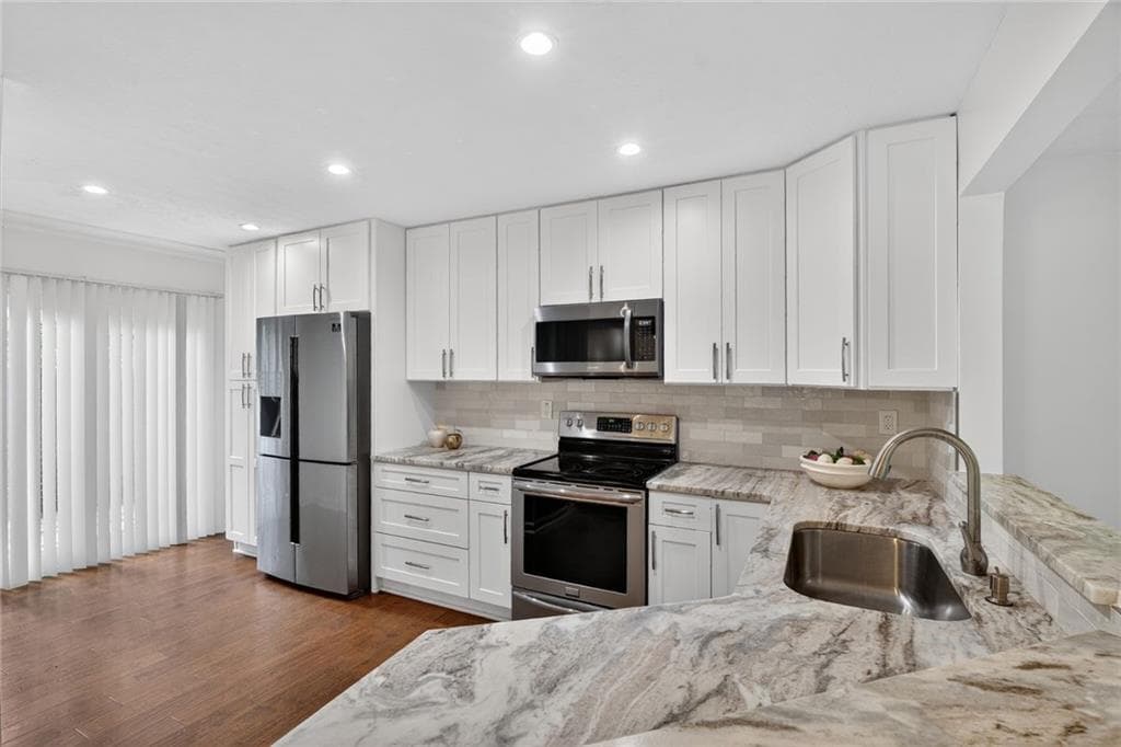 2 bedroom, 2 bathroom, 1,900 sq ft condominium sold at 56 Dunwoody Springs Drive, Atlanta, GA 30328