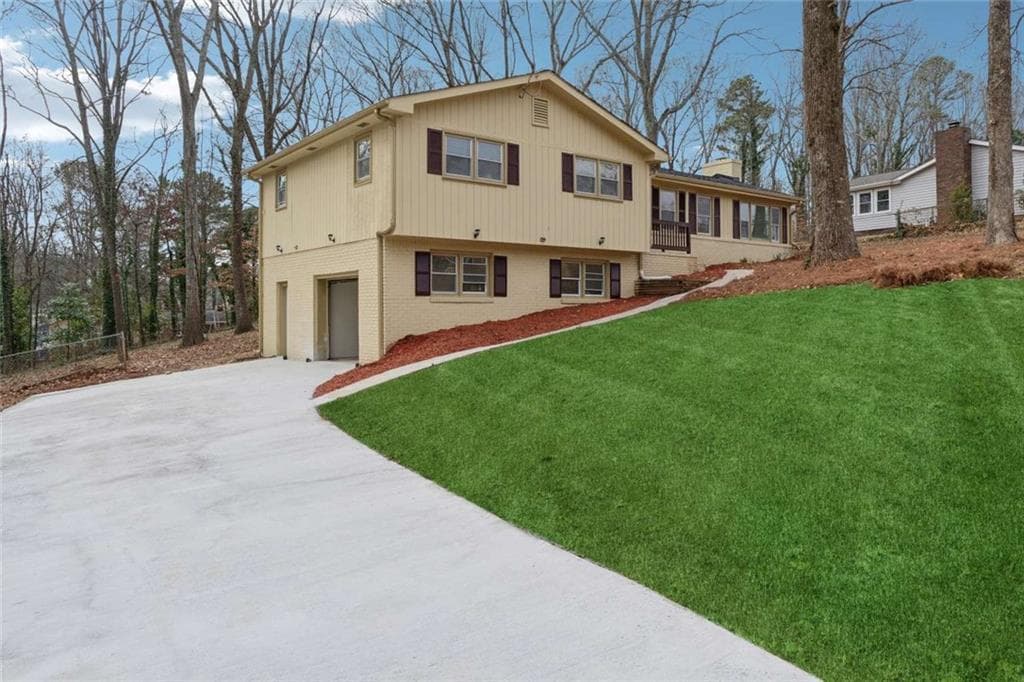 3 bedroom, 2 bathroom, 1,641 sq ft single family residence sold at 1573 Deerwood Lane, Acworth, GA 30102