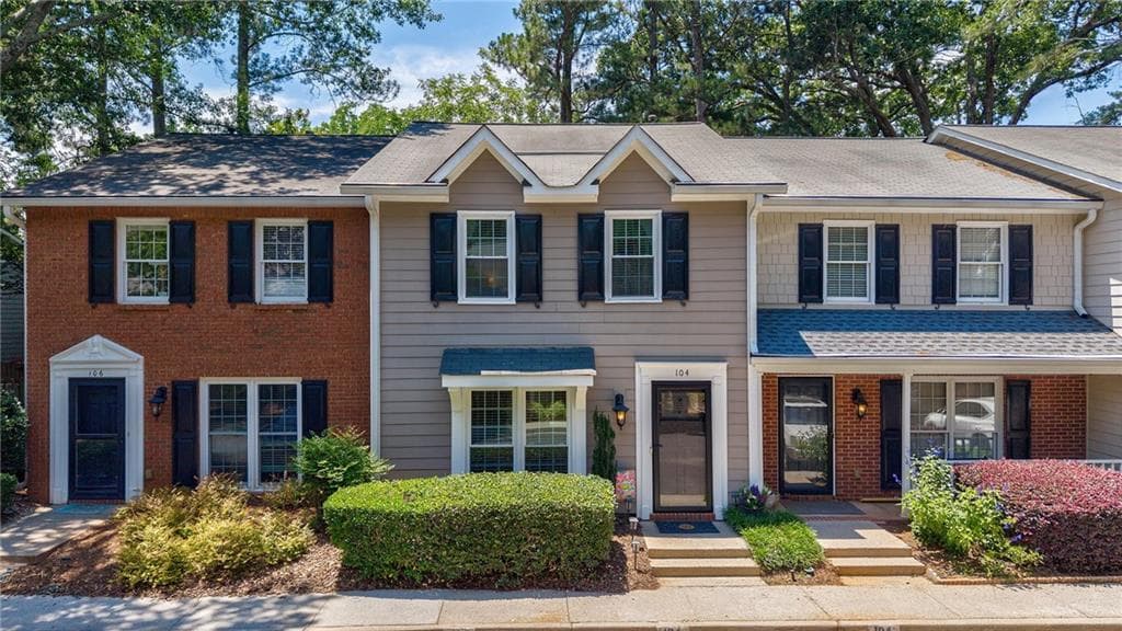 2 bedroom, 3 bathroom, 1,480 sq ft townhouse sold at 104 Courtyard Terrace, Roswell, GA 30075
