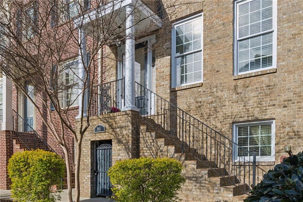 3 bedroom, 4 bathroom, 2,300 sq ft townhouse sold at 941 Persimmon Point, Atlanta, GA 30328