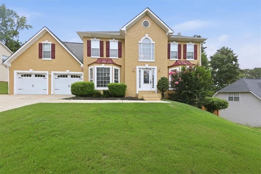 4 bedroom, 3 bathroom, 2,918 sq ft single family residence sold at 11826 Plantation Parkway, Fayetteville, GA 30215