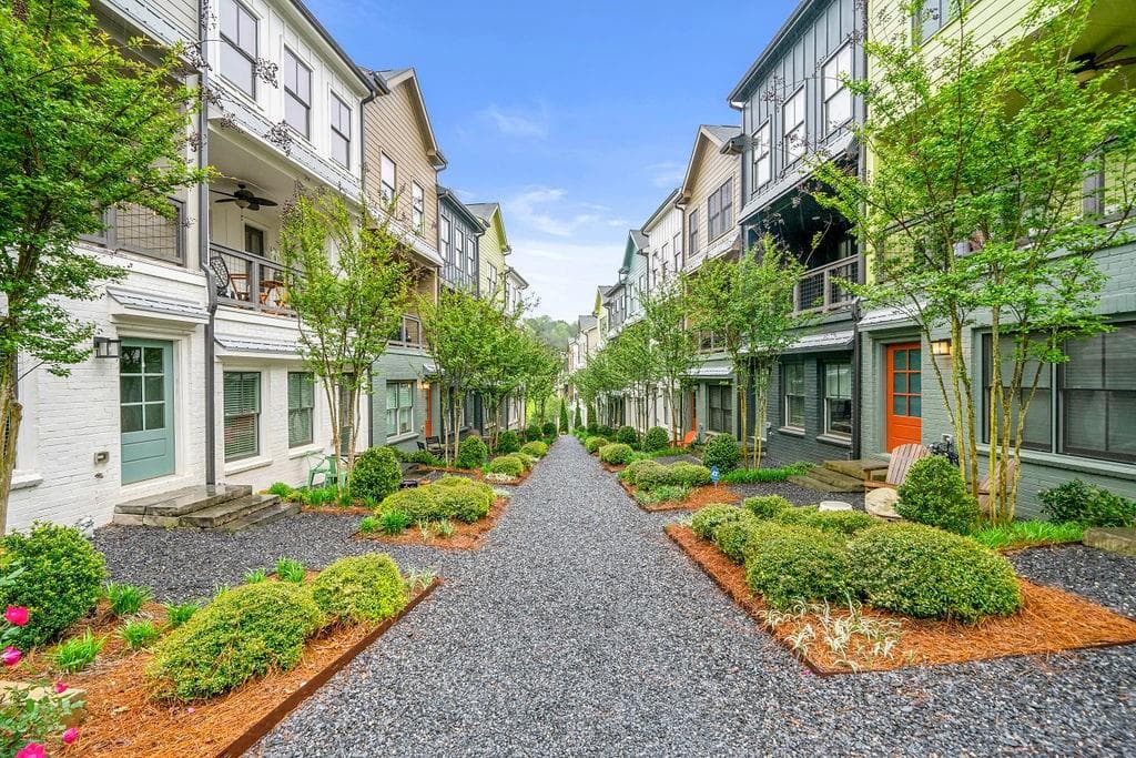 3 bedroom, 4 bathroom, 1,700 sq ft townhouse sold at 755 Dunlop Way, Atlanta, GA 30312