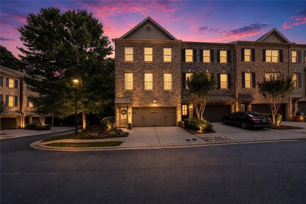 3 bedroom, 4 bathroom, 2,469 sq ft townhouse sold at 3435 Willow Oak Drive, Peachtree Corners, GA 30092