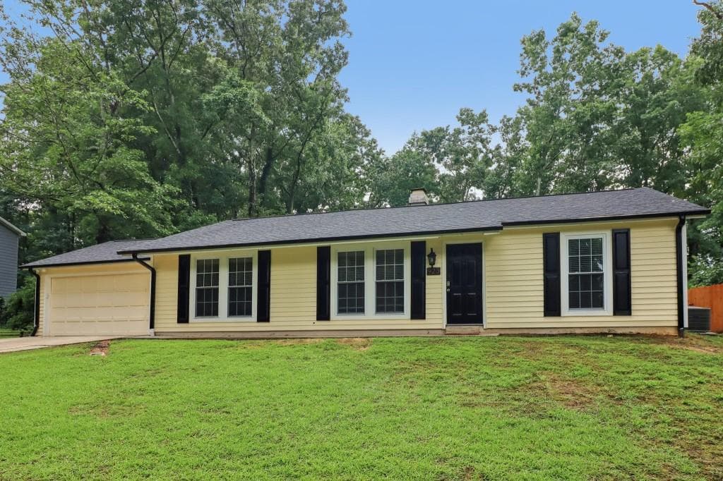 3 bedroom, 2 bathroom, 1,305 sq ft single family residence sold at 923 Bay Berry Lane, Lawrenceville, GA 30043