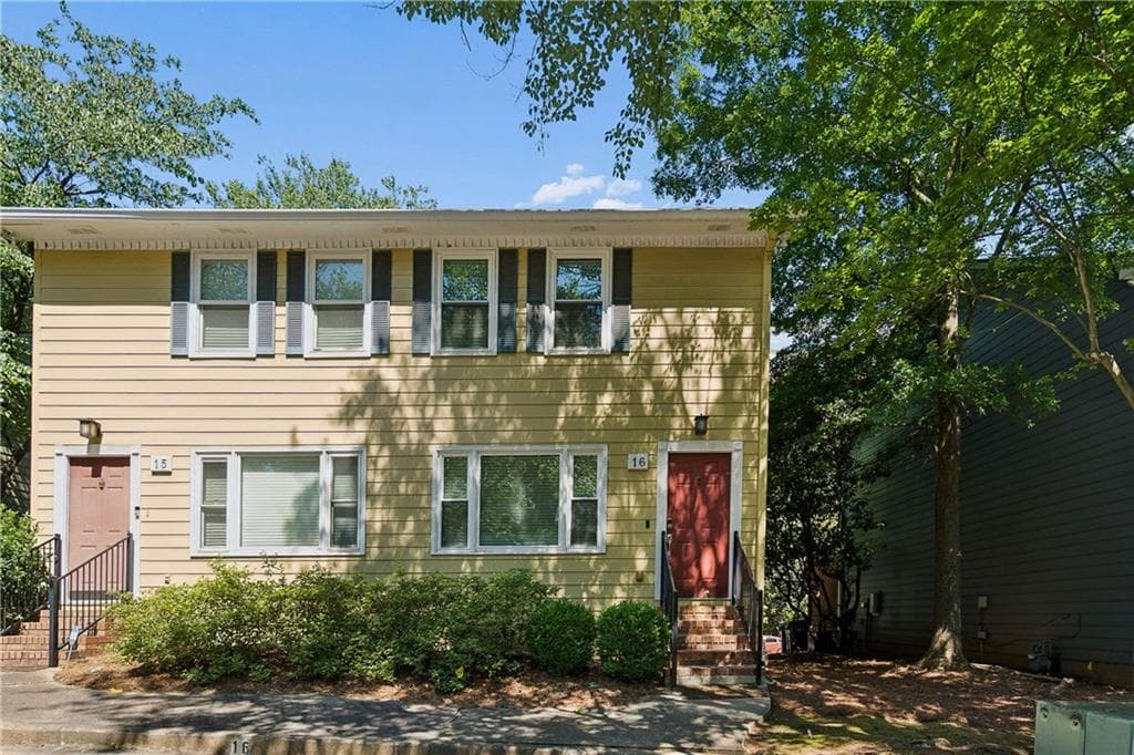 2 bedroom, 3 bathroom, 1,216 sq ft townhouse sold at 16 Holly Downs Court, Atlanta, GA 30318