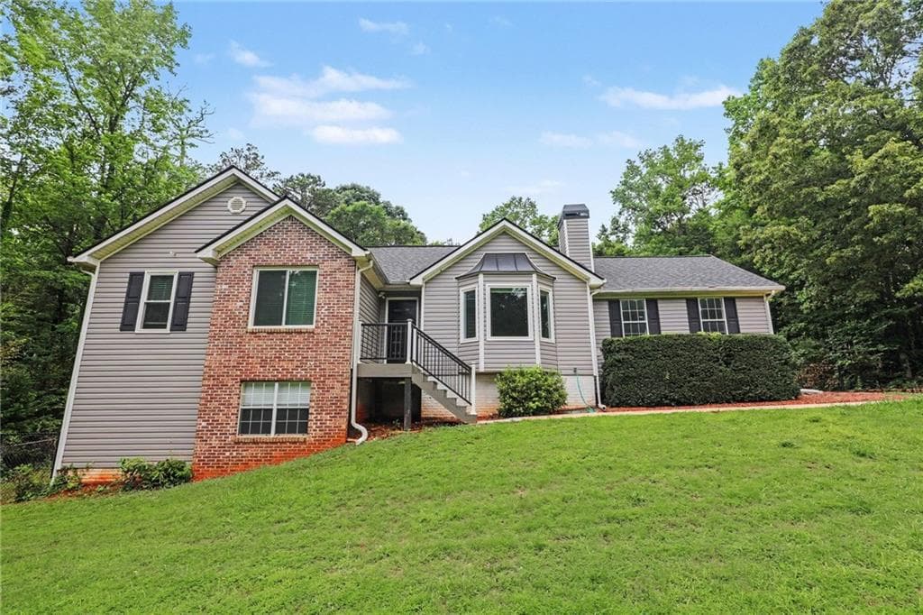3 bedroom, 3 bathroom, 1,247 sq ft single family residence sold at 35 Pemberton Place, Sharpsburg, GA 30277