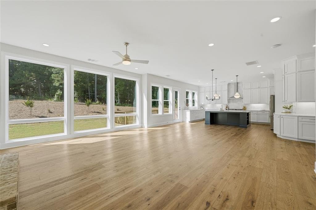 5 bedroom, 4 bathroom, 4,282 sq ft single family residence under contract at 401 Oakleigh Avenue, Woodstock, GA 30188