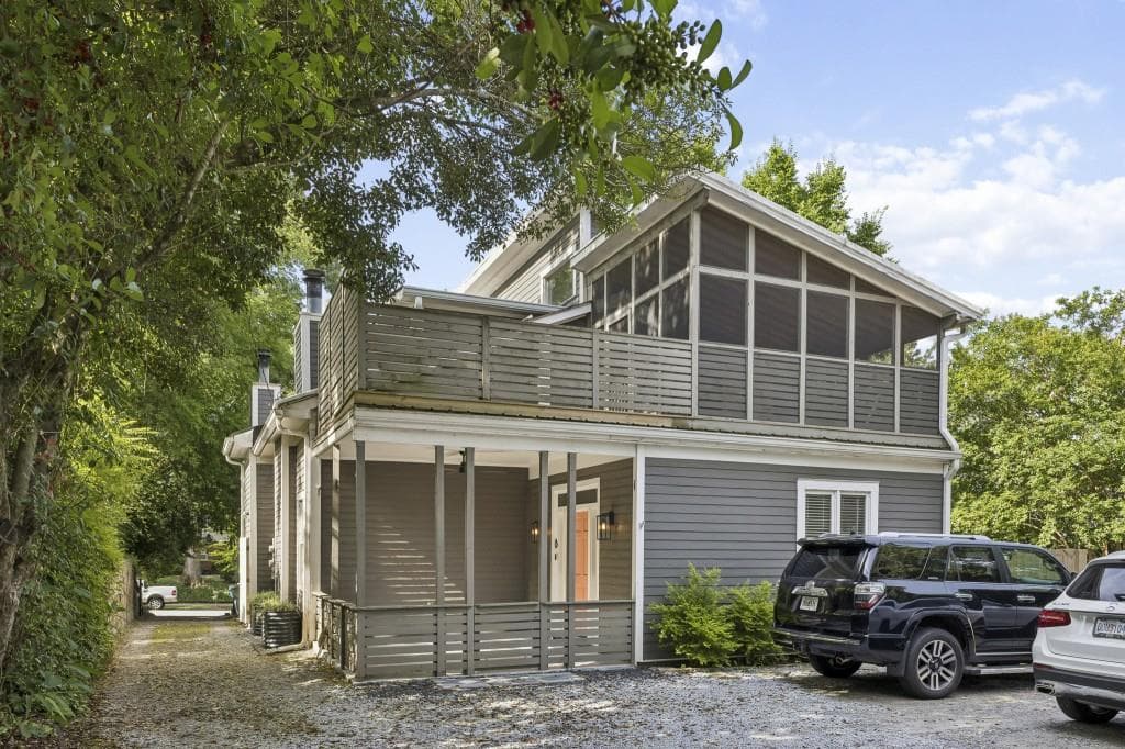 2 bedroom, 2 bathroom, 1,512 sq ft condominium sold at 846 Saint Charles Avenue B, Atlanta, GA 30306