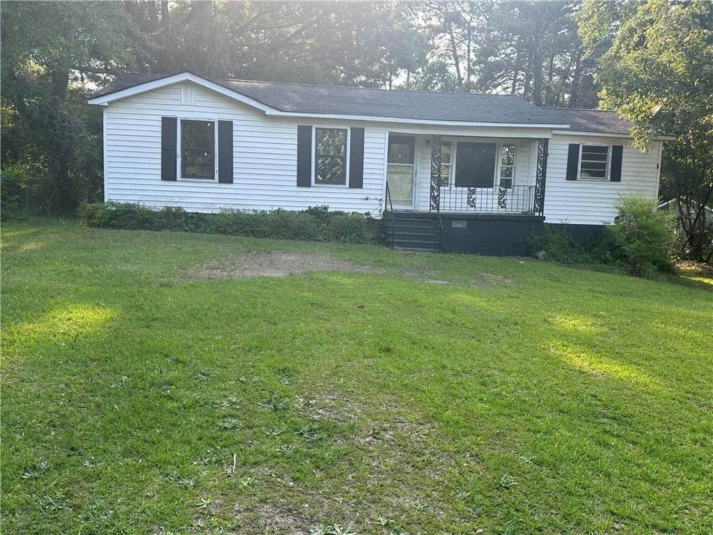 3 bedroom, 1 bathroom, 1,048 sq ft single family residence for sale at 155 Old Stage Coach Road, Stockbridge, GA 30281