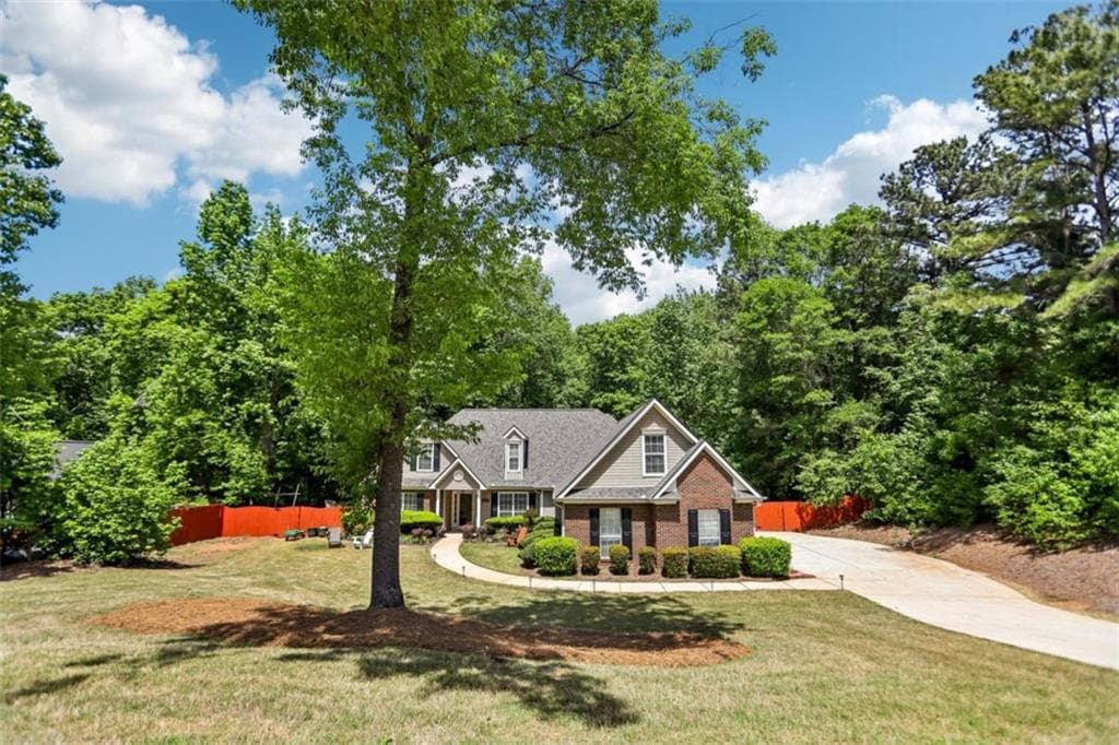 3 bedroom, 2 bathroom, 2,494 sq ft single family residence sold at 105 Stratford Circle, Stockbridge, GA 30281