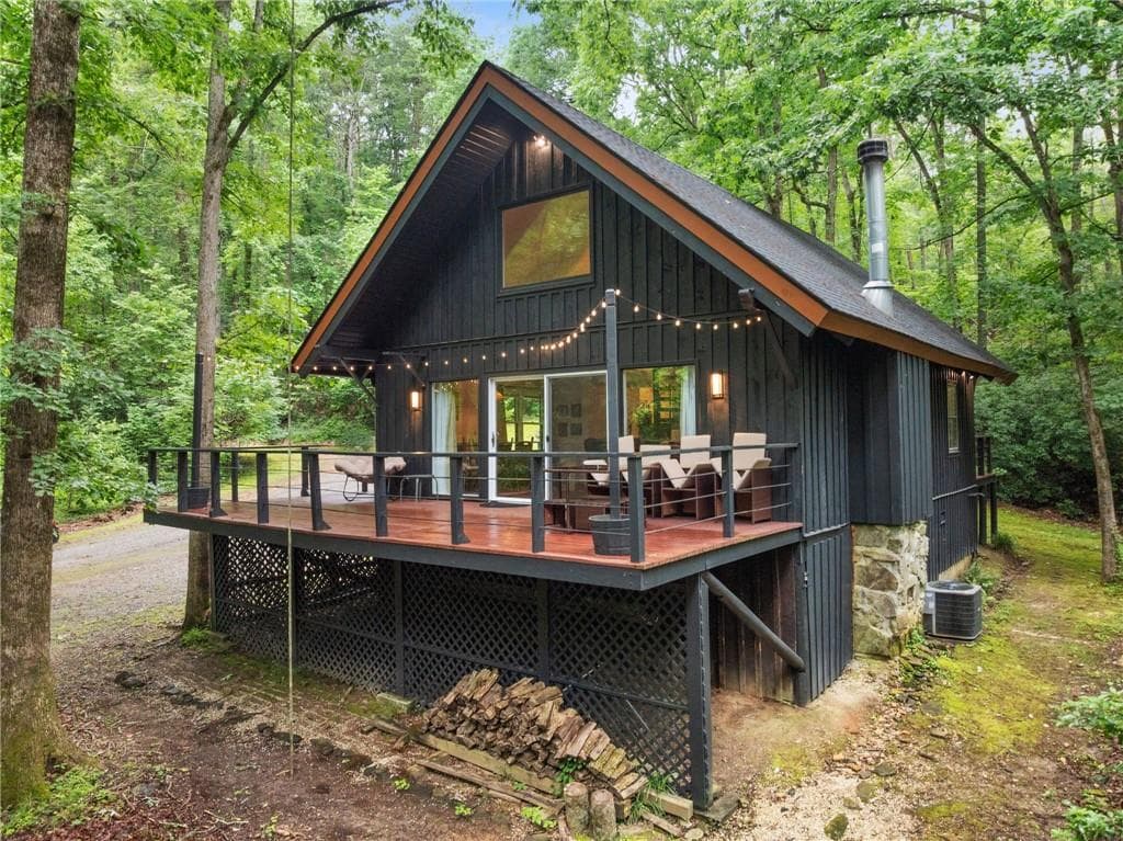 2 bedroom, 2 bathroom, 1,300 sq ft single family residence for sale at 1130 Alpine Drive, Sautee Nacoochee, GA 30571