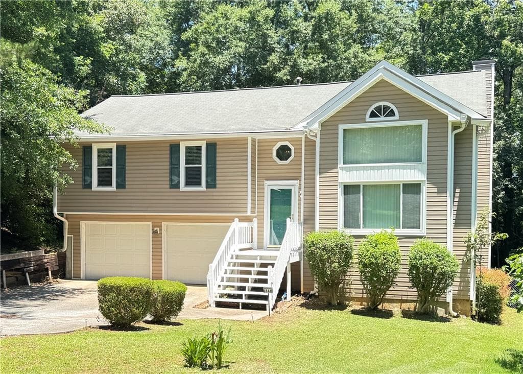 3 bedroom, 2 bathroom, 1,664 sq ft single family residence for sale at 6848 Fielder Court, Rex, GA 30273