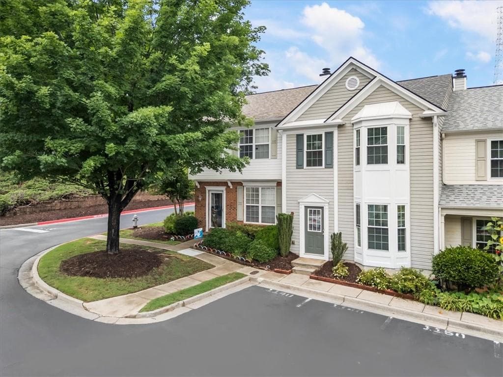 2 bedroom, 3 bathroom, 1,218 sq ft townhouse for sale at 1150 Kilmington Court, Alpharetta, GA 30009
