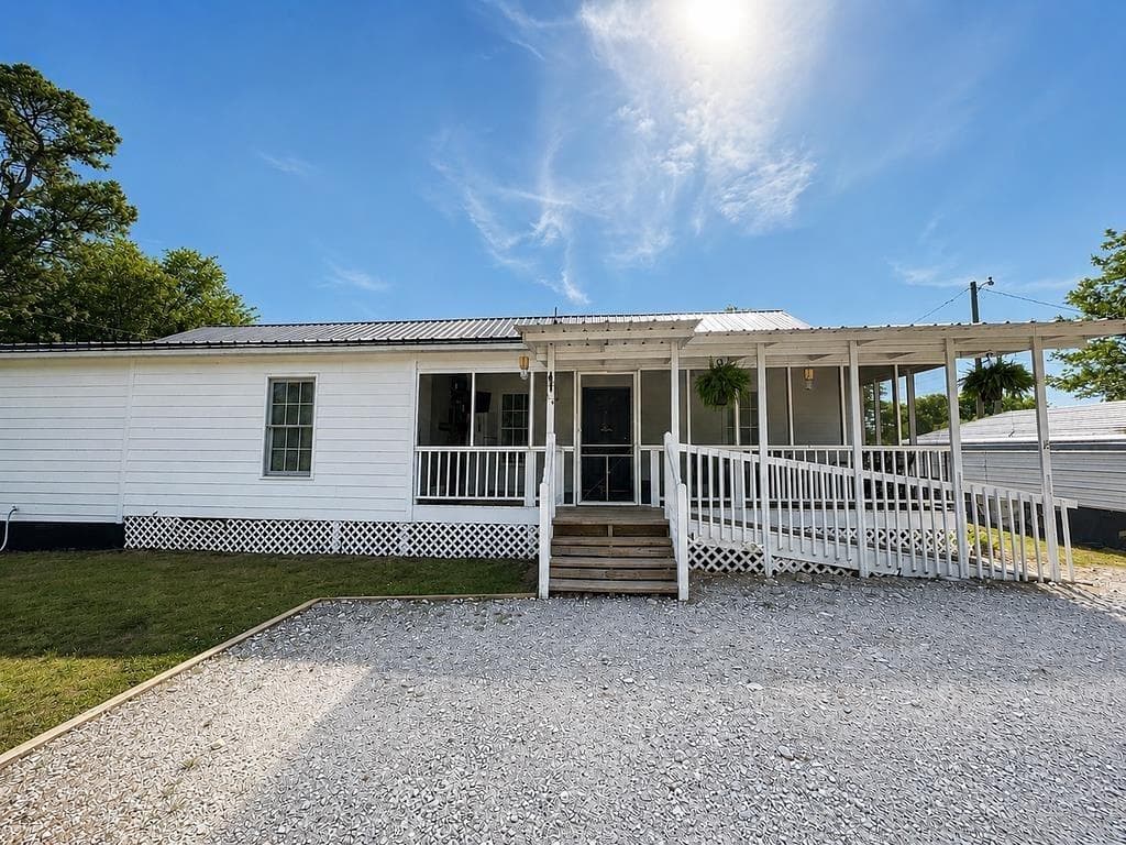 3 bedroom, 2 bathroom, 1,752 sq ft single family residence sold at 42 Eaves Drive, Temple, GA 30179
