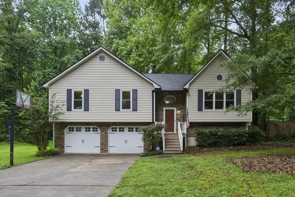 3 bedroom, 2 bathroom, 1,975 sq ft single family residence sold at 696 Cades Cove Court, Austell, GA 30106