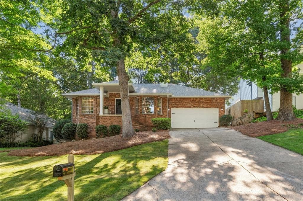 3 bedroom, 2 bathroom, 1,750 sq ft single family residence sold at 365 E Willow Run, Johns Creek, GA 30022