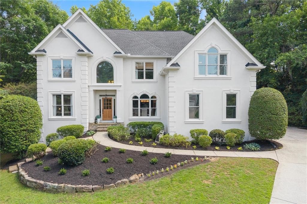 5 bedroom, 5 bathroom single family residence sold at 825 Eden Green Court, Roswell, GA 30075