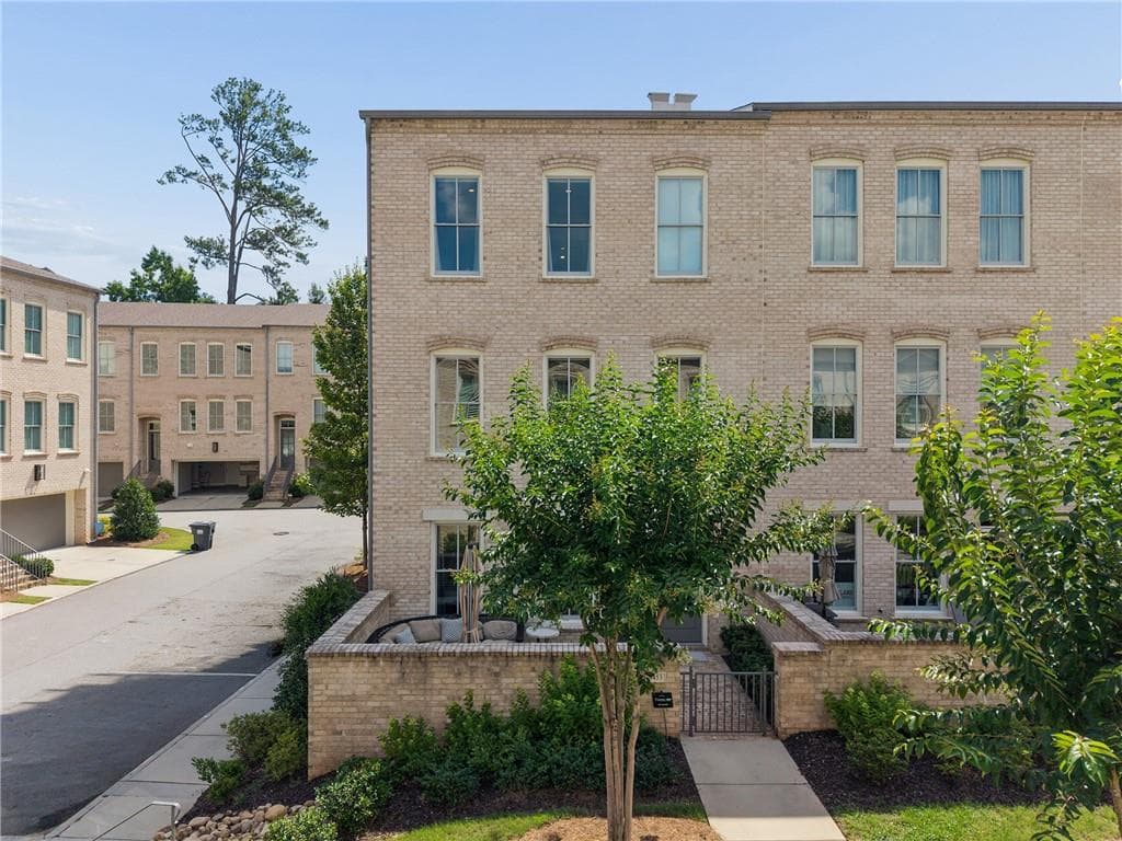 4 bedroom, 4 bathroom, 2,684 sq ft townhouse sold at 3453 Landen Pine Court, Atlanta, GA 30305