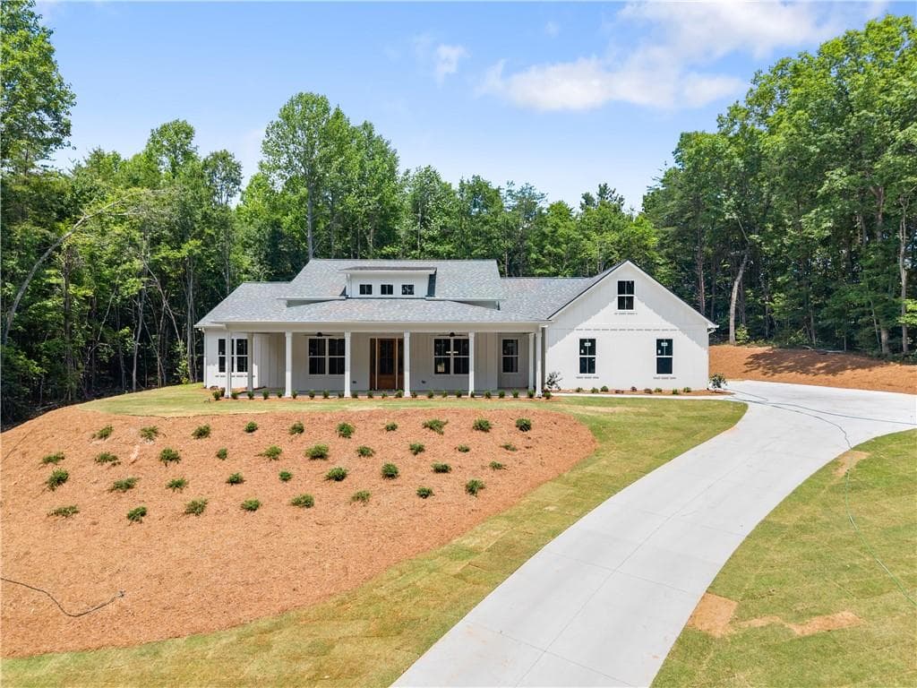 3 bedroom, 3 bathroom, 3,400 sq ft single family residence for sale at 412 Jess Hunt Road, Cleveland, GA 30528