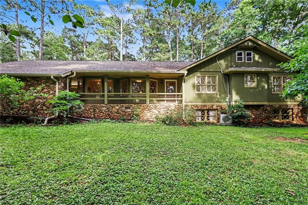 6 bedroom, 3 bathroom, 3,273 sq ft single family residence sold at 675 Ridge Avenue, Stone Mountain, GA 30083