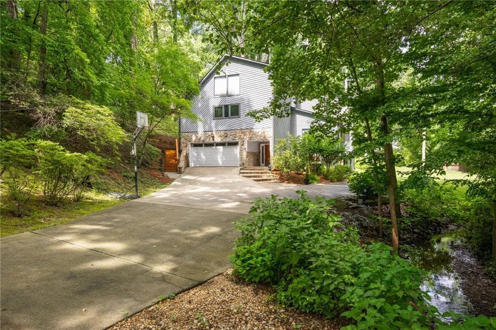 6 bedroom, 5 bathroom, 5,307 sq ft single family residence sold at 4328 Valley Trail Drive, Atlanta, GA 30339