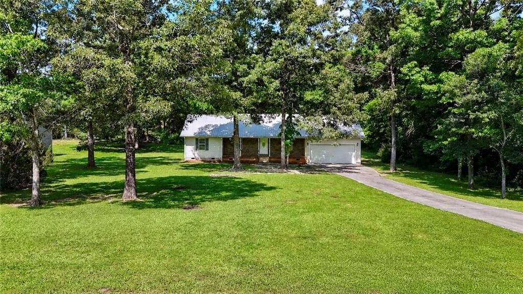 3 bedroom, 2 bathroom, 1,528 sq ft single family residence sold at 369 Oakland Drive, Calhoun, GA 30701