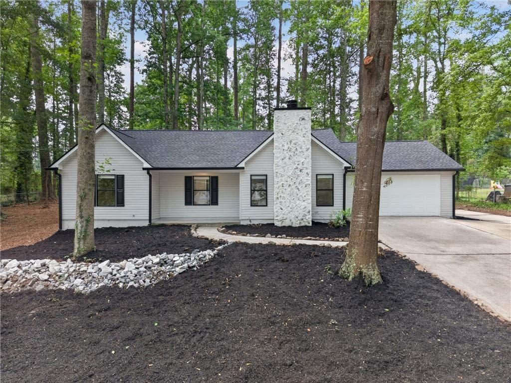 3 bedroom, 2 bathroom, 1,359 sq ft single family residence sold at 160 Running Bear Trail, Fayetteville, GA 30214