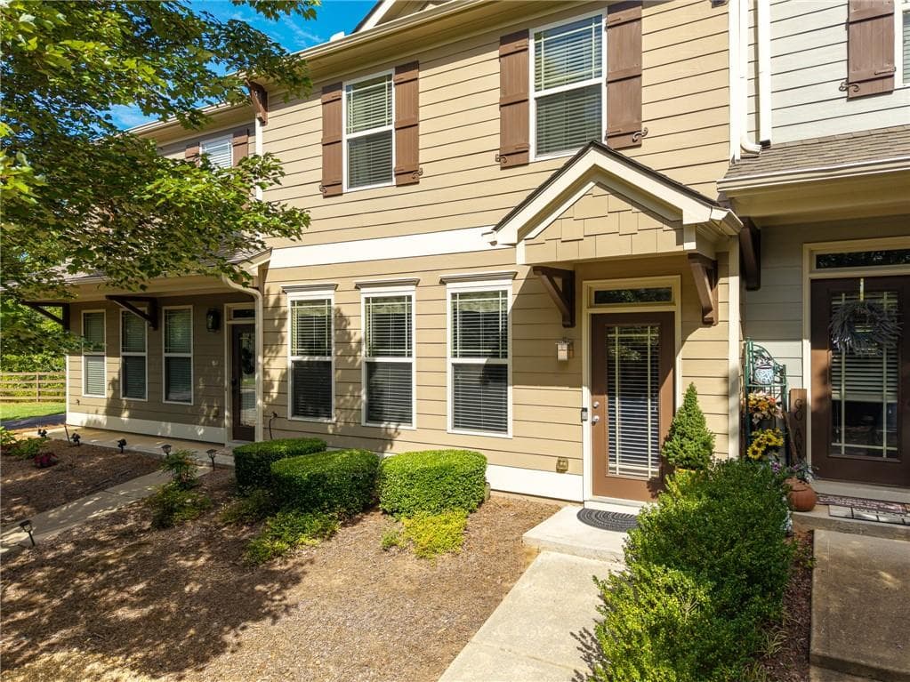 3 bedroom, 3 bathroom, 1,832 sq ft townhouse for sale at 608 Myers Gate Road, Ball Ground, GA 30107