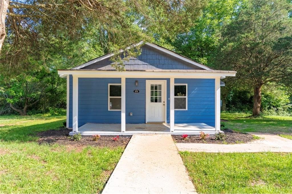 2 bedroom, 1 bathroom, 752 sq ft single family residence for sale at 808 Davis Street, Monroe, GA 30655