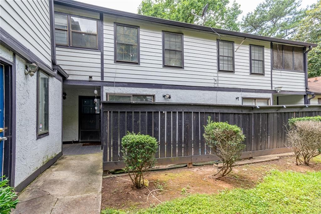 2 bedroom, 2 bathroom, 1,376 sq ft condominium sold at 1427 Stone Mill Trace, Stone Mountain, GA 30083