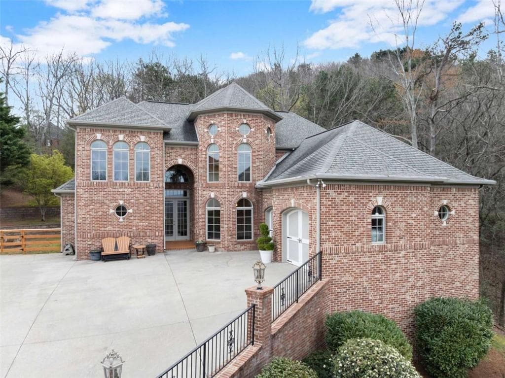 4 bedroom, 4 bathroom, 4,094 sq ft single family residence sold at 777 Oak Pointe Drive, Cleveland, GA 30528